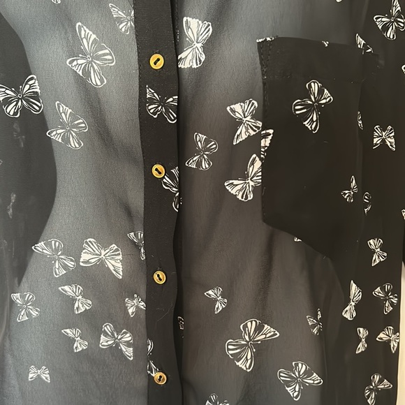 Le Chateau - Butterfly Hi-Lo Blouse - Picture 4 of 7